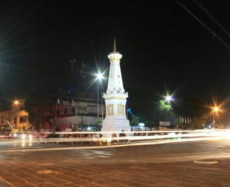 tugu-jogja-malam-hari