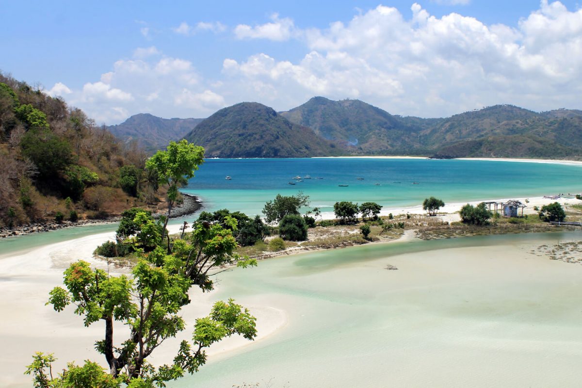 Pantai Selong Belanak